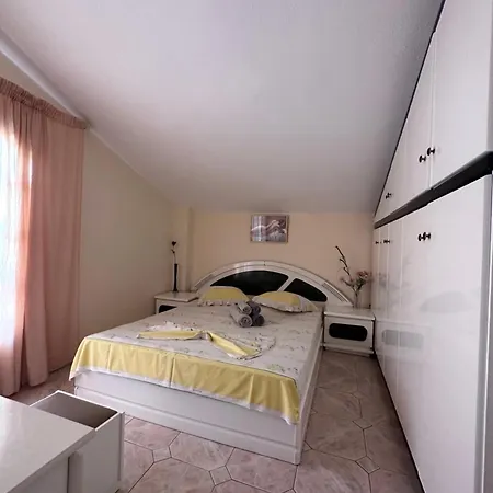 Aparthotel The Flower Toroni