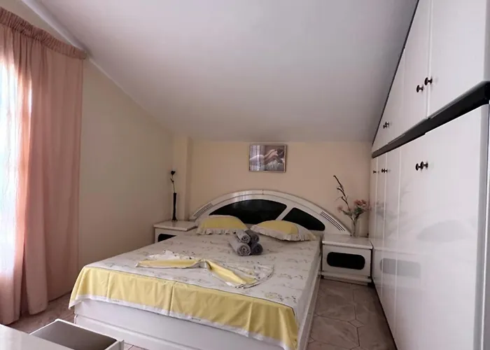 Aparthotel The Flower Toroni