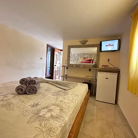 The Flower 3* Toroni