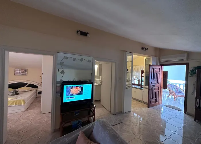 The Flower Aparthotel Toroni