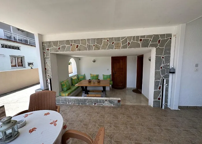 The Flower Aparthotel Toroni