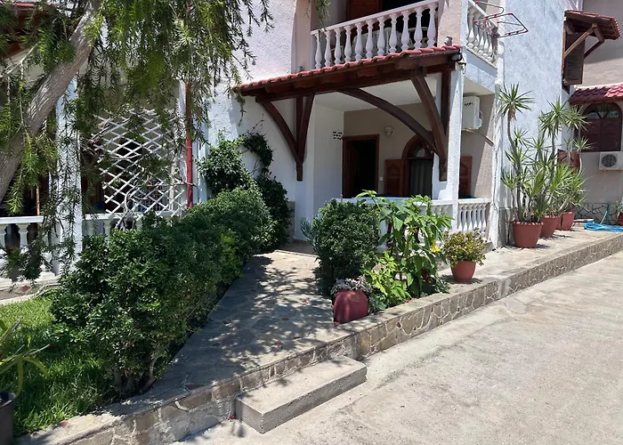 Aparthotel The Flower Toroni