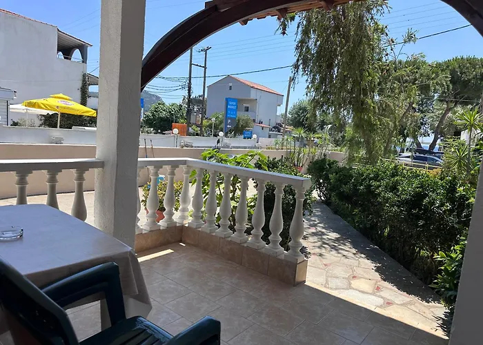 The Flower Aparthotel 3*